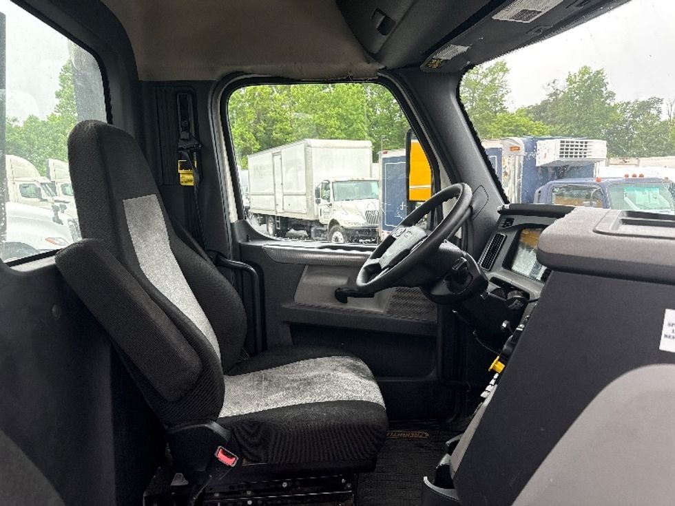 Day Cab Tractor-Heavy Duty Tractors-Freightliner-2019-T12664ST-Jessup-MD-583,435\n\t\tmiles-$ 33,250 - Image 13