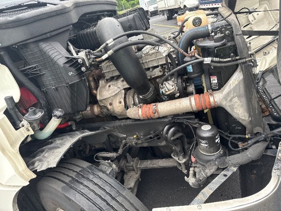 Day Cab Tractor-Heavy Duty Tractors-Freightliner-2019-T12664ST-Jessup-MD-583,435\n\t\tmiles-$ 33,250 - Image 14