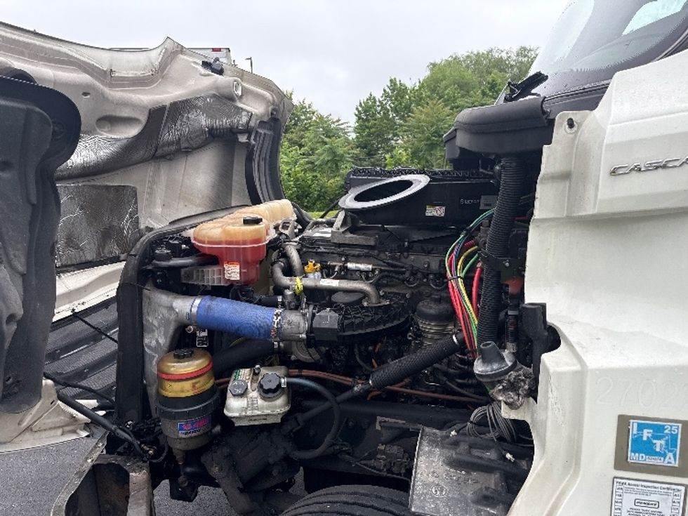 Day Cab Tractor-Heavy Duty Tractors-Freightliner-2019-T12664ST-Jessup-MD-583,435\n\t\tmiles-$ 33,250 - Image 15