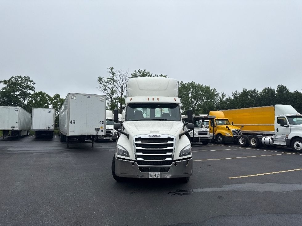 Day Cab Tractor-Heavy Duty Tractors-Freightliner-2019-T12664ST-Jessup-MD-583,435\n\t\tmiles-$ 33,250 - Image 2