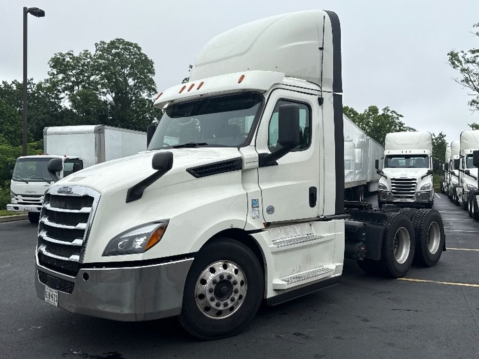 Day Cab Tractor-Heavy Duty Tractors-Freightliner-2019-T12664ST-Jessup-MD-583,435\n\t\tmiles-$ 33,250 - Image 3