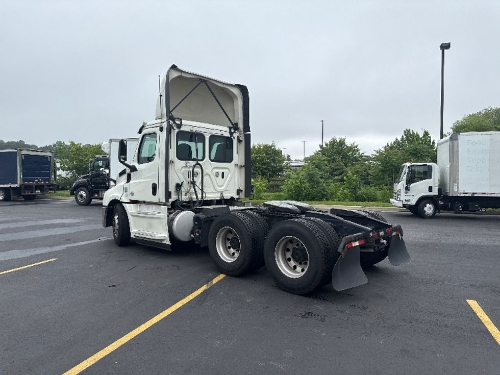 Day Cab Tractor-Heavy Duty Tractors-Freightliner-2019-T12664ST-Jessup-MD-583,435\n\t\tmiles-$ 33,250 - Image 5