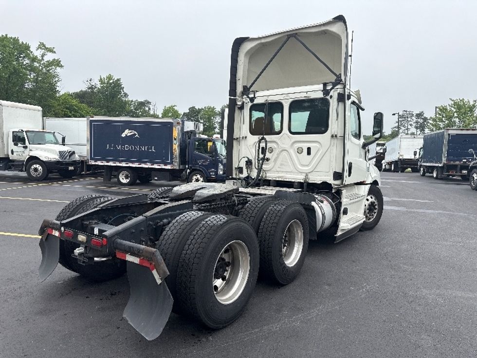Day Cab Tractor-Heavy Duty Tractors-Freightliner-2019-T12664ST-Jessup-MD-583,435\n\t\tmiles-$ 33,250 - Image 7