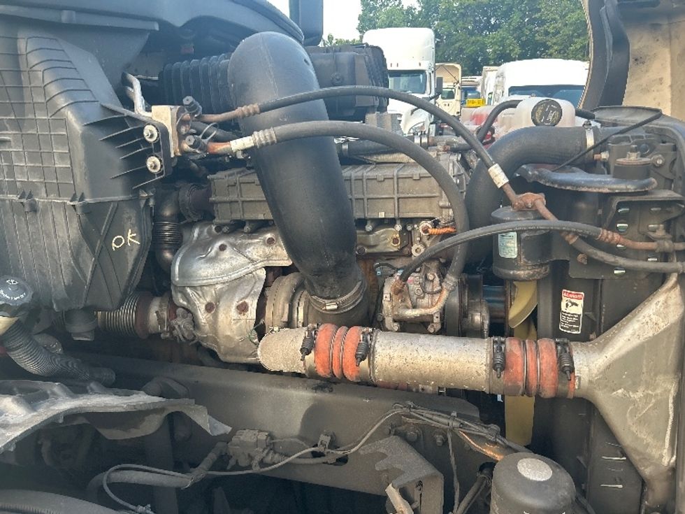 Day Cab Tractor-Heavy Duty Tractors-Freightliner-2019-T12664ST-Jessup-MD-584,929\n\t\tmiles-$ 33,000 - Image 15