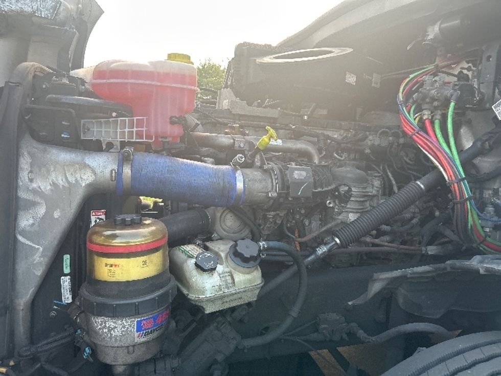 Day Cab Tractor-Heavy Duty Tractors-Freightliner-2019-T12664ST-Jessup-MD-584,929\n\t\tmiles-$ 33,000 - Image 16