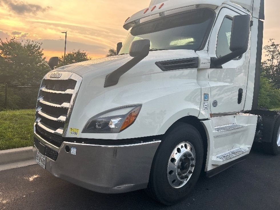 Day Cab Tractor-Heavy Duty Tractors-Freightliner-2019-T12664ST-Jessup-MD-584,929\n\t\tmiles-$ 33,000 - Image 17