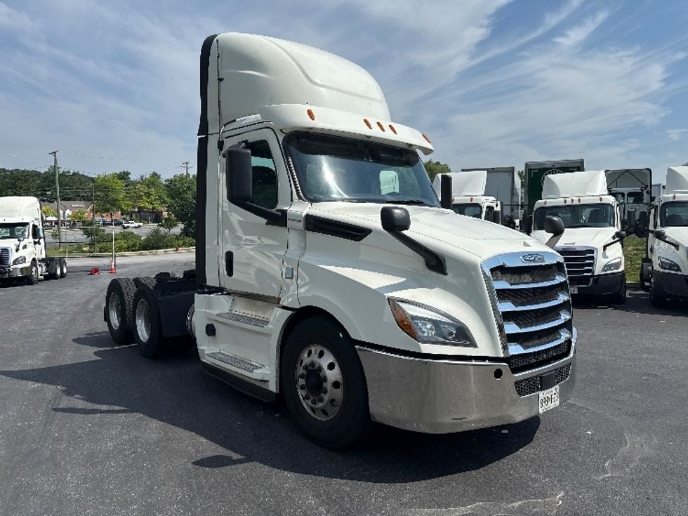 Day Cab Tractor-Heavy Duty Tractors-Freightliner-2019-T12664ST-Jessup-MD-588,743\n\t\tmiles-$ 33,250 - Image 1