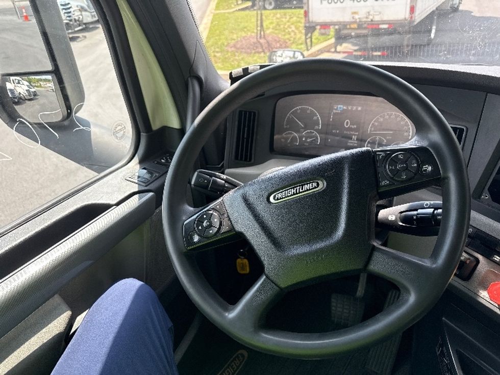 Day Cab Tractor-Heavy Duty Tractors-Freightliner-2019-T12664ST-Jessup-MD-588,743\n\t\tmiles-$ 33,250 - Image 11