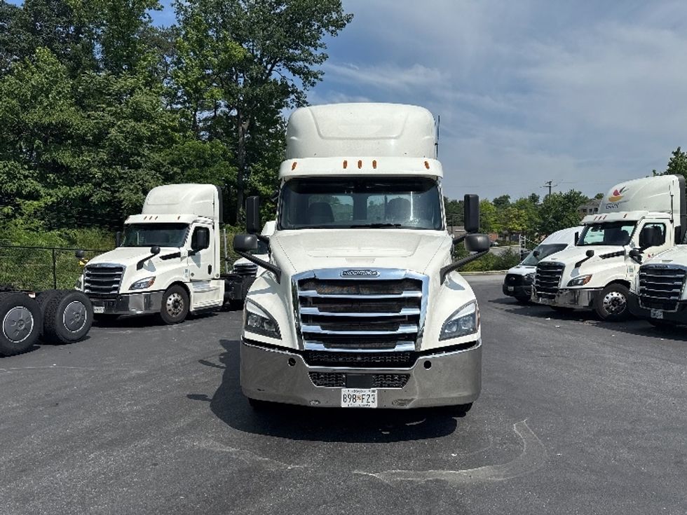 Day Cab Tractor-Heavy Duty Tractors-Freightliner-2019-T12664ST-Jessup-MD-588,743\n\t\tmiles-$ 33,250 - Image 2