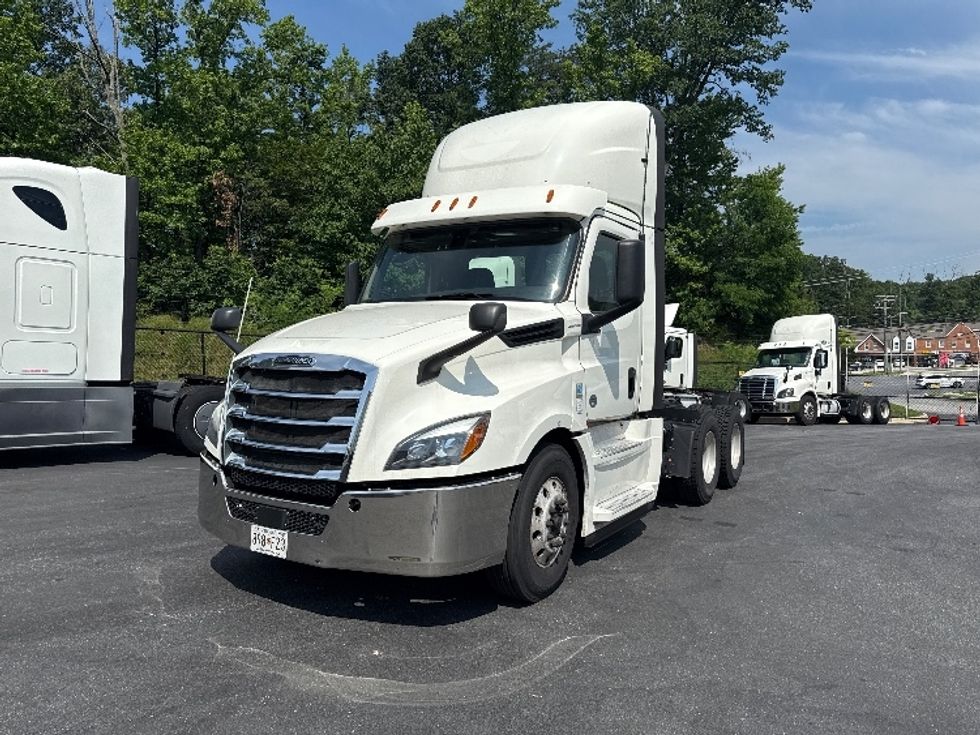 Day Cab Tractor-Heavy Duty Tractors-Freightliner-2019-T12664ST-Jessup-MD-588,743\n\t\tmiles-$ 33,250 - Image 3