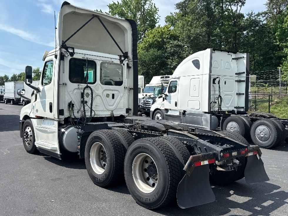 Day Cab Tractor-Heavy Duty Tractors-Freightliner-2019-T12664ST-Jessup-MD-588,743\n\t\tmiles-$ 33,250 - Image 5