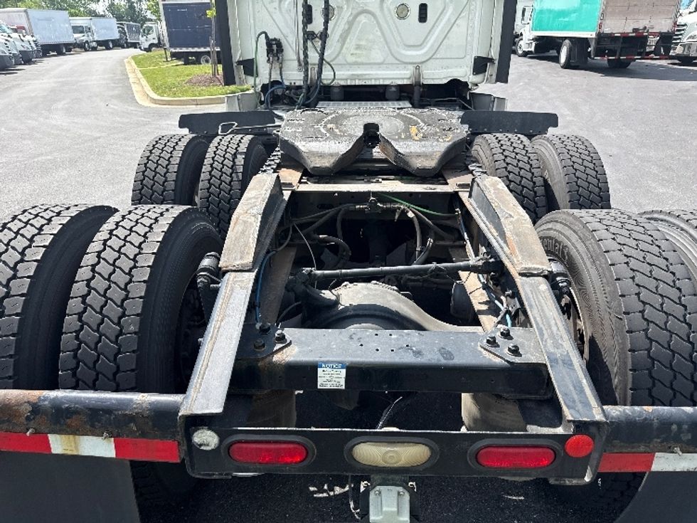 Day Cab Tractor-Heavy Duty Tractors-Freightliner-2019-T12664ST-Jessup-MD-588,743\n\t\tmiles-$ 33,250 - Image 6