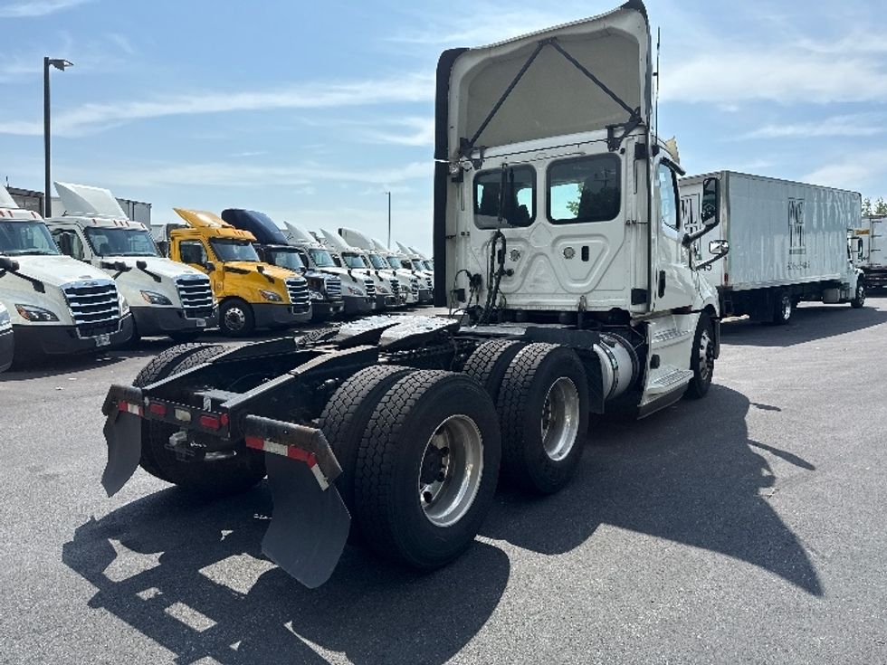 Day Cab Tractor-Heavy Duty Tractors-Freightliner-2019-T12664ST-Jessup-MD-588,743\n\t\tmiles-$ 33,250 - Image 7