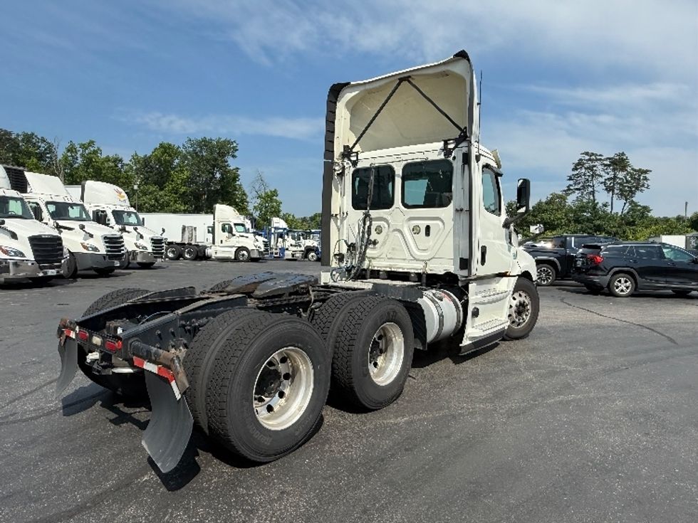 Day Cab Tractor-Heavy Duty Tractors-Freightliner-2019-T12664ST-Jessup-MD-588,928\n\t\tmiles-$ 32,750 - Image 7