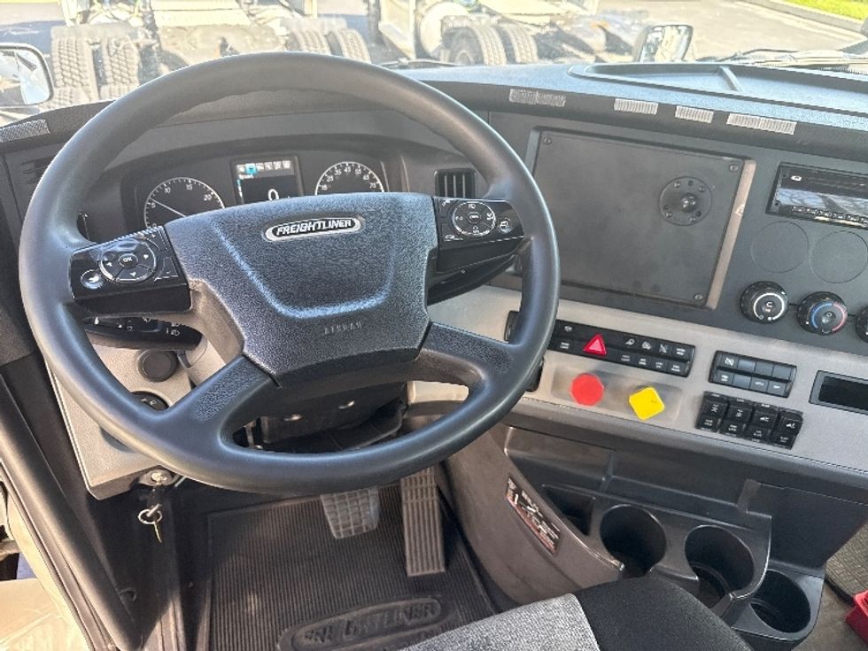 Day Cab Tractor-Heavy Duty Tractors-Freightliner-2019-T12664ST-Jessup-MD-592,573\n\t\tmiles-$ 32,500 - Image 11