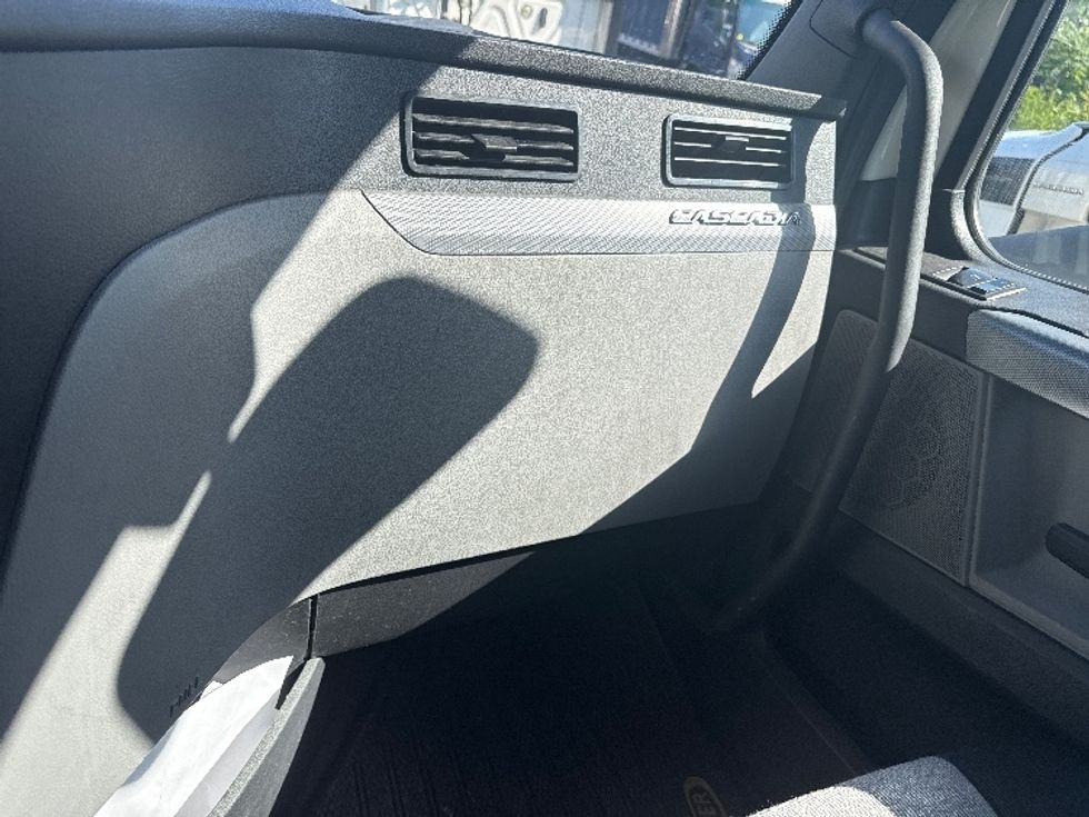 Day Cab Tractor-Heavy Duty Tractors-Freightliner-2019-T12664ST-Jessup-MD-592,573\n\t\tmiles-$ 32,500 - Image 13