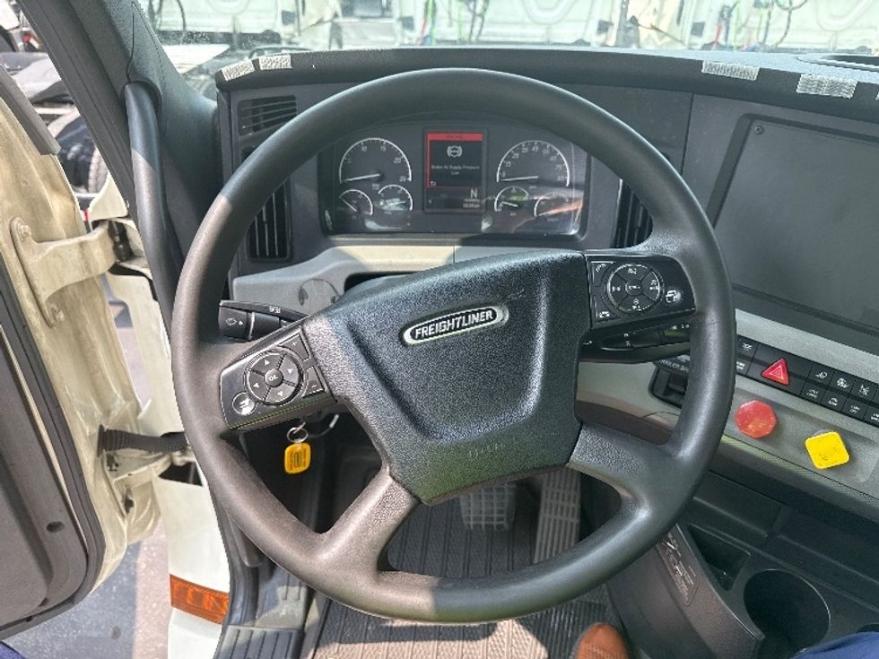 Day Cab Tractor-Heavy Duty Tractors-Freightliner-2019-T12664ST-Jessup-MD-592,859\n\t\tmiles-$ 32,500 - Image 11