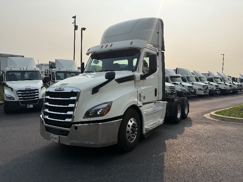 Day Cab Tractor-Heavy Duty Tractors-Freightliner-2019-T12664ST-Jessup-MD-594,776\n\t\tmiles-$ 32,250 - Image 3