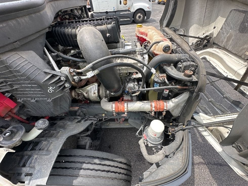 Day Cab Tractor-Heavy Duty Tractors-Freightliner-2019-T12664ST-Jessup-MD-597,816\n\t\tmiles-$ 32,000 - Image 14