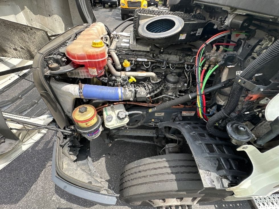 Day Cab Tractor-Heavy Duty Tractors-Freightliner-2019-T12664ST-Jessup-MD-597,816\n\t\tmiles-$ 32,000 - Image 15