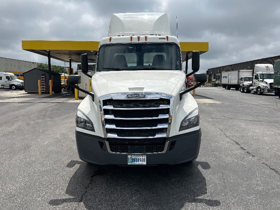 Day Cab Tractor-Heavy Duty Tractors-Freightliner-2019-T12664ST-Jessup-MD-597,816\n\t\tmiles-$ 32,000 - Image 2