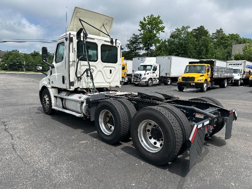 Day Cab Tractor-Heavy Duty Tractors-Freightliner-2019-T12664ST-Jessup-MD-597,816\n\t\tmiles-$ 32,000 - Image 5