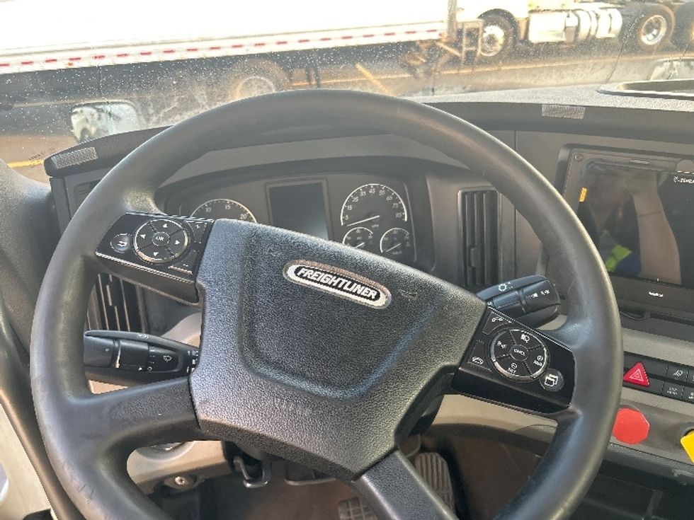 Day Cab Tractor-Heavy Duty Tractors-Freightliner-2019-T12664ST-Jessup-MD-616,144\n\t\tmiles-$ 30,500 - Image 11