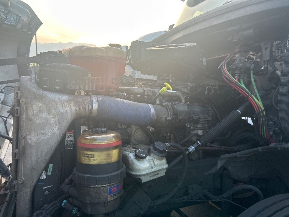 Day Cab Tractor-Heavy Duty Tractors-Freightliner-2019-T12664ST-Jessup-MD-616,144\n\t\tmiles-$ 30,500 - Image 16