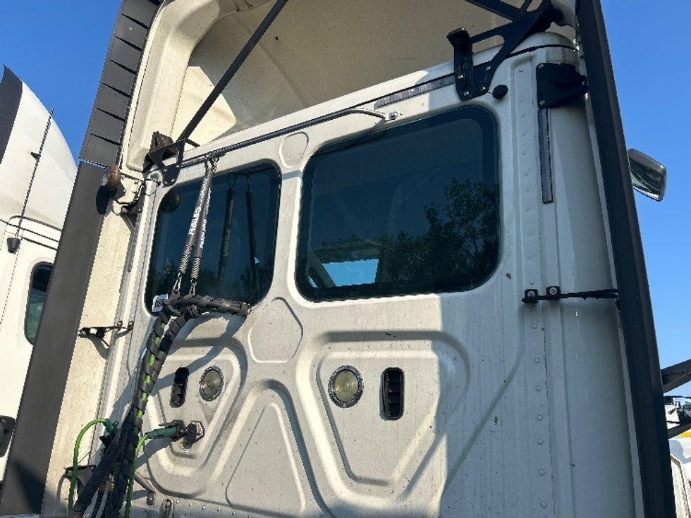 Day Cab Tractor-Heavy Duty Tractors-Freightliner-2019-T12664ST-Jessup-MD-616,144\n\t\tmiles-$ 30,500 - Image 17
