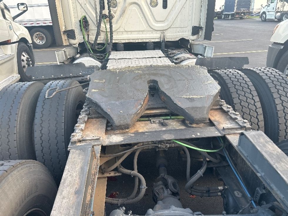 Day Cab Tractor-Heavy Duty Tractors-Freightliner-2019-T12664ST-Jessup-MD-616,144\n\t\tmiles-$ 30,500 - Image 6