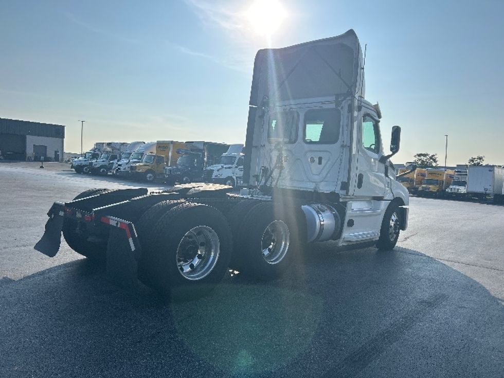 Day Cab Tractor-Heavy Duty Tractors-Freightliner-2019-T12664ST-Jessup-MD-616,144\n\t\tmiles-$ 30,500 - Image 7
