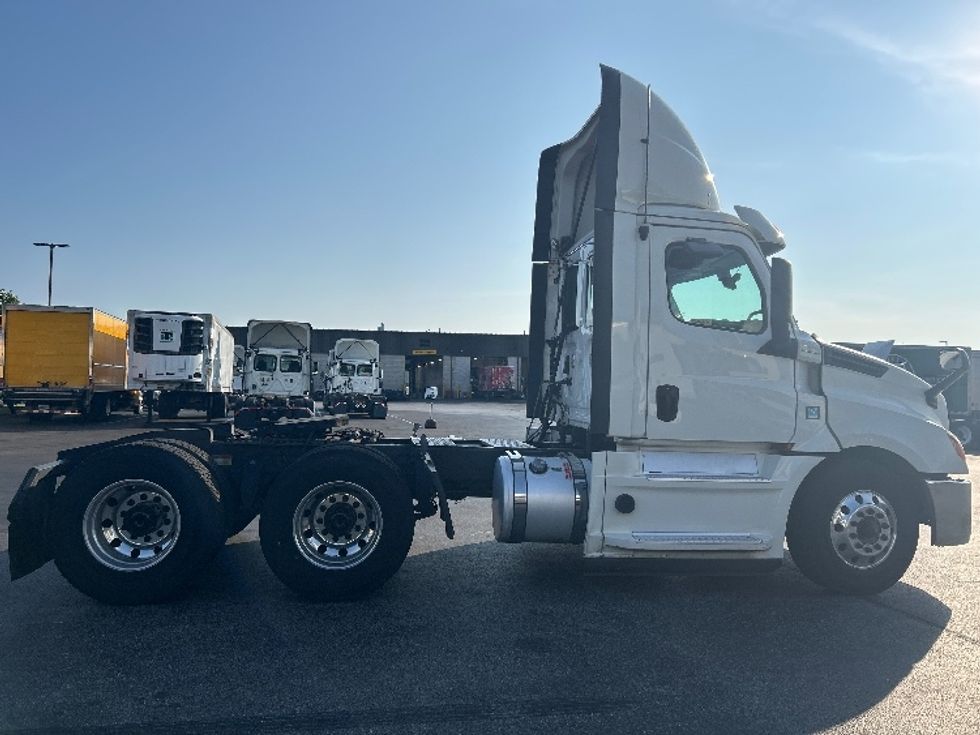Day Cab Tractor-Heavy Duty Tractors-Freightliner-2019-T12664ST-Jessup-MD-616,144\n\t\tmiles-$ 30,500 - Image 8