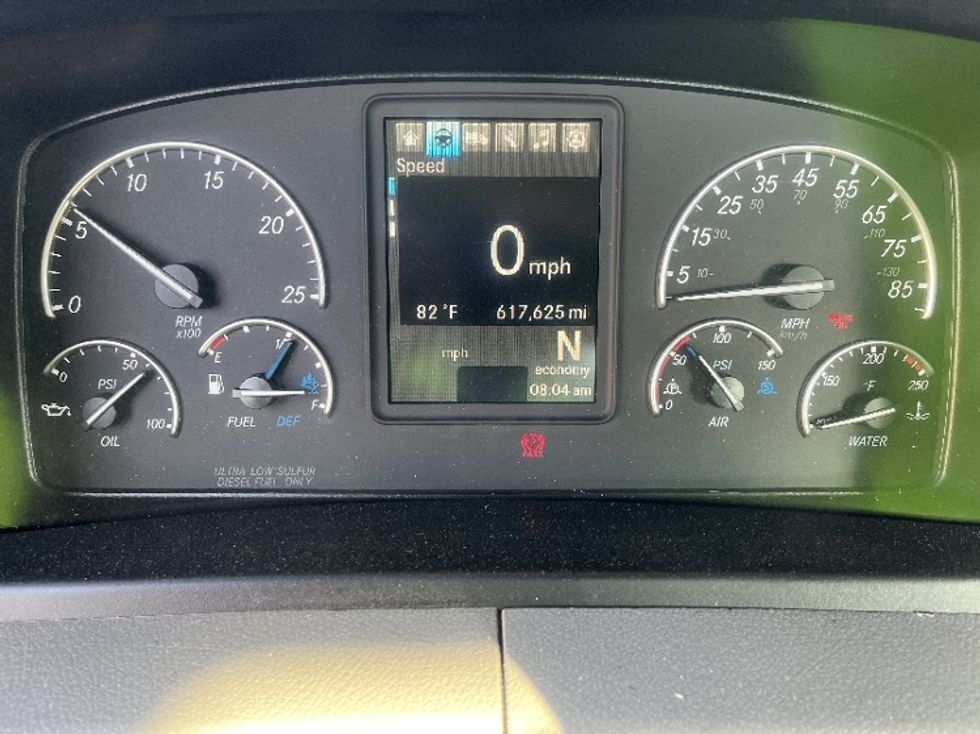 Day Cab Tractor-Heavy Duty Tractors-Freightliner-2019-T12664ST-Jessup-MD-617,625\n\t\tmiles-$ 30,500 - Image 17