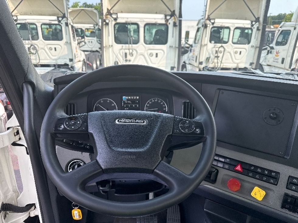 Day Cab Tractor-Heavy Duty Tractors-Freightliner-2019-T12664ST-Jessup-MD-642,379\n\t\tmiles-$ 28,500 - Image 11