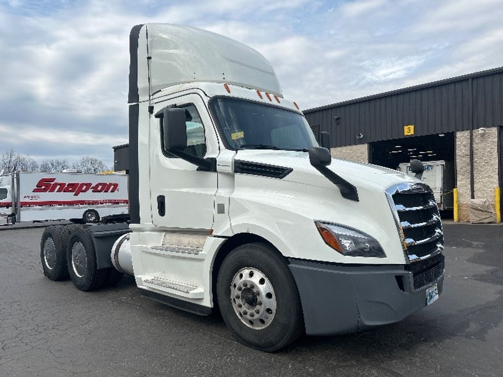 Day Cab Tractor-Heavy Duty Tractors-Freightliner-2019-T12664ST-Jessup-PA-256,175\n\t\tmiles-$ 48,500 - Image 1
