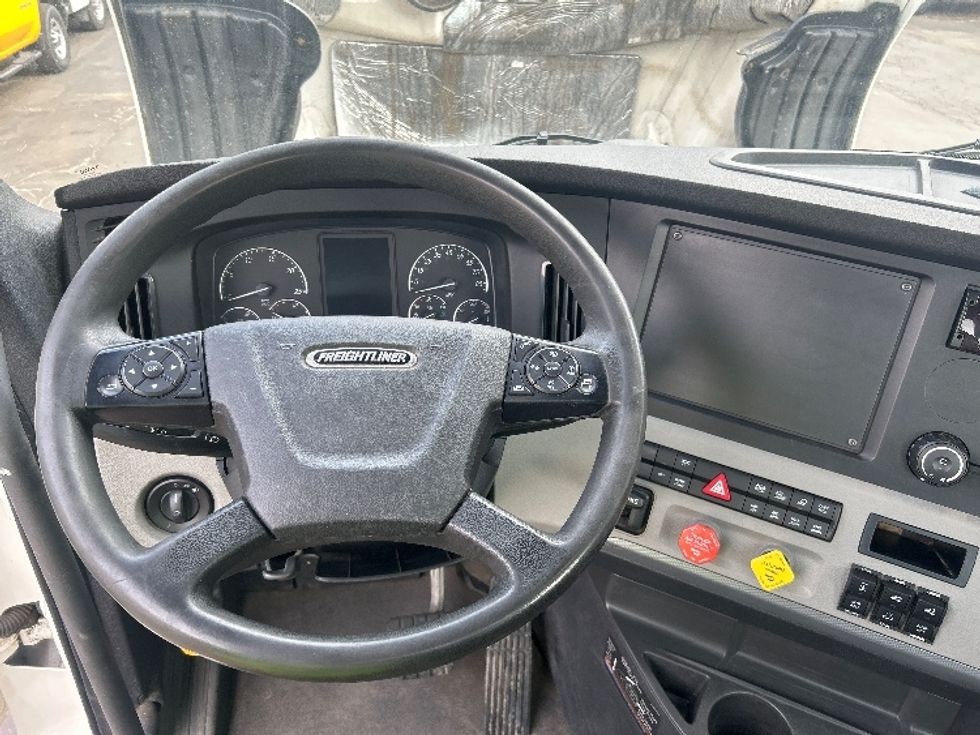 Day Cab Tractor-Heavy Duty Tractors-Freightliner-2019-T12664ST-Jessup-PA-256,175\n\t\tmiles-$ 48,500 - Image 11