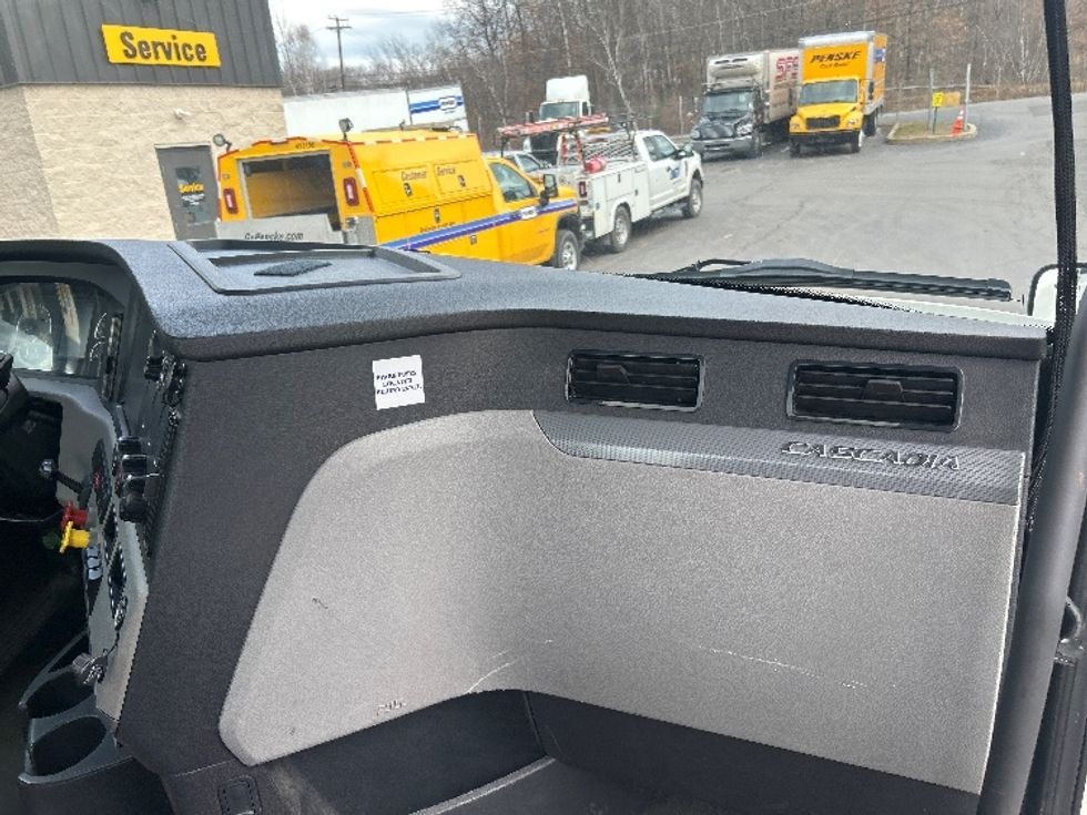 Day Cab Tractor-Heavy Duty Tractors-Freightliner-2019-T12664ST-Jessup-PA-256,175\n\t\tmiles-$ 48,500 - Image 13