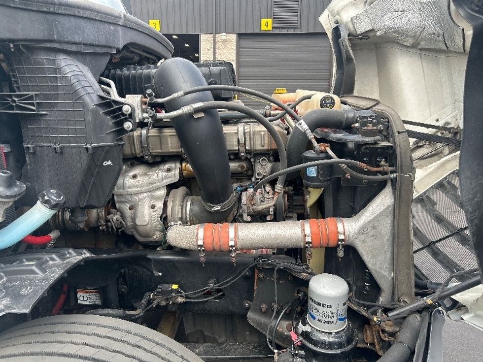 Day Cab Tractor-Heavy Duty Tractors-Freightliner-2019-T12664ST-Jessup-PA-256,175\n\t\tmiles-$ 48,500 - Image 15