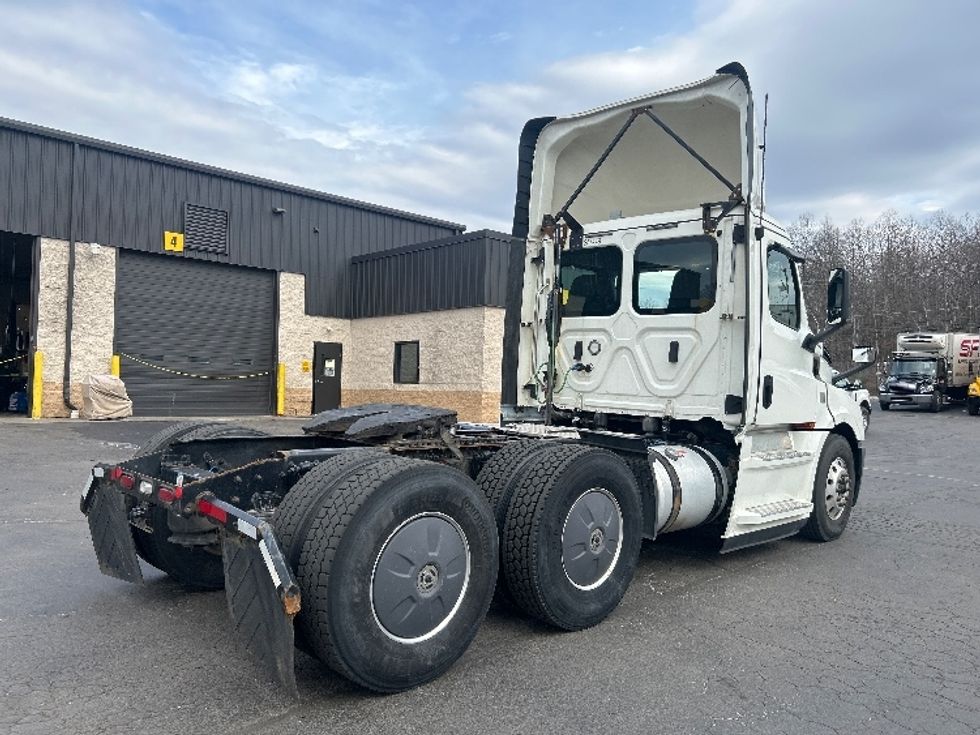 Day Cab Tractor-Heavy Duty Tractors-Freightliner-2019-T12664ST-Jessup-PA-256,175\n\t\tmiles-$ 48,500 - Image 7