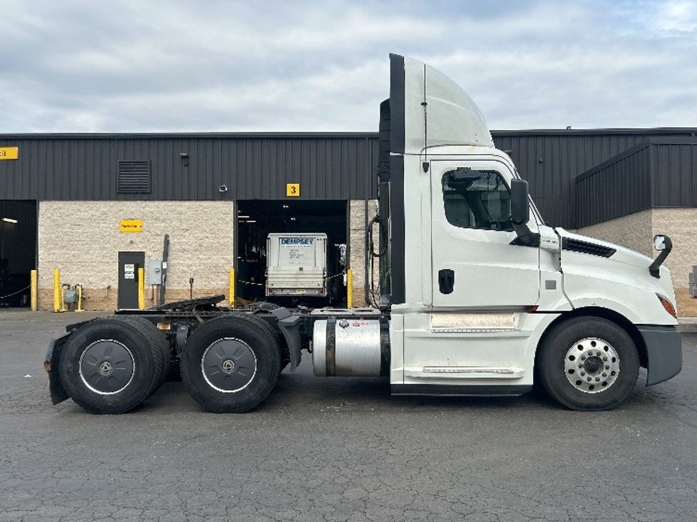 Day Cab Tractor-Heavy Duty Tractors-Freightliner-2019-T12664ST-Jessup-PA-256,175\n\t\tmiles-$ 48,500 - Image 8