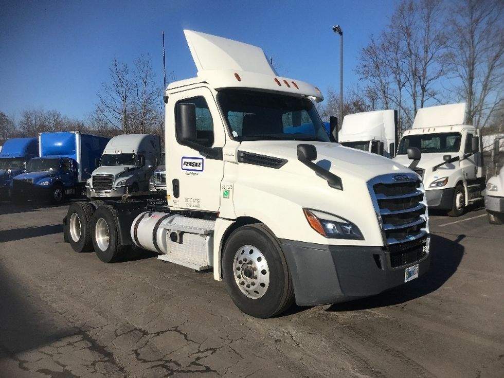 Day Cab Tractor-Heavy Duty Tractors-Freightliner-2019-T12664ST-Jessup-PA-339,864\n\t\tmiles-$ 53,500 - Image 1