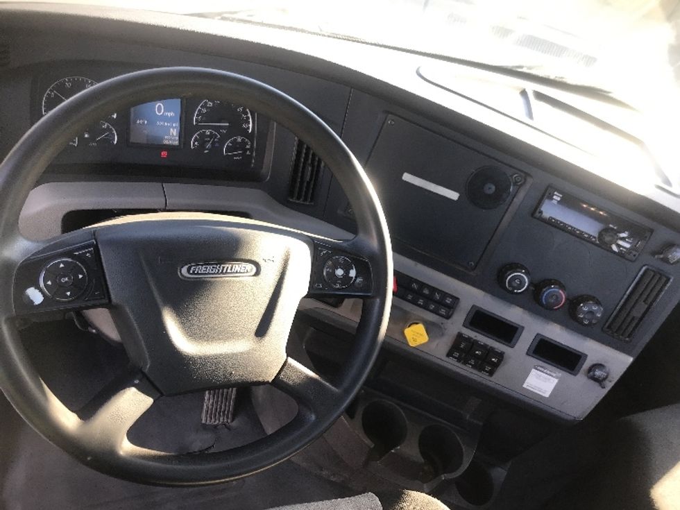 Day Cab Tractor-Heavy Duty Tractors-Freightliner-2019-T12664ST-Jessup-PA-339,864\n\t\tmiles-$ 53,500 - Image 11