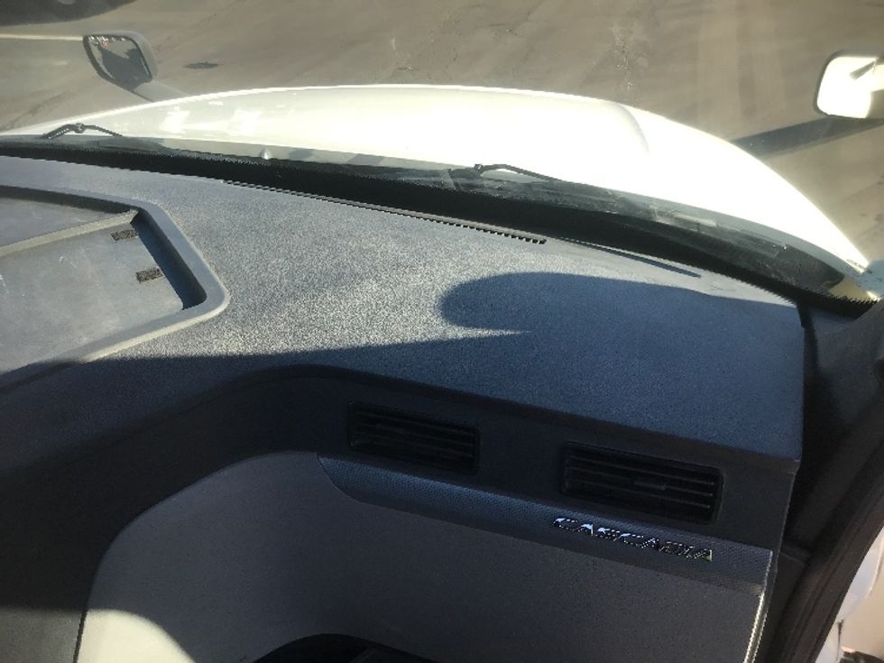 Day Cab Tractor-Heavy Duty Tractors-Freightliner-2019-T12664ST-Jessup-PA-339,864\n\t\tmiles-$ 53,500 - Image 13