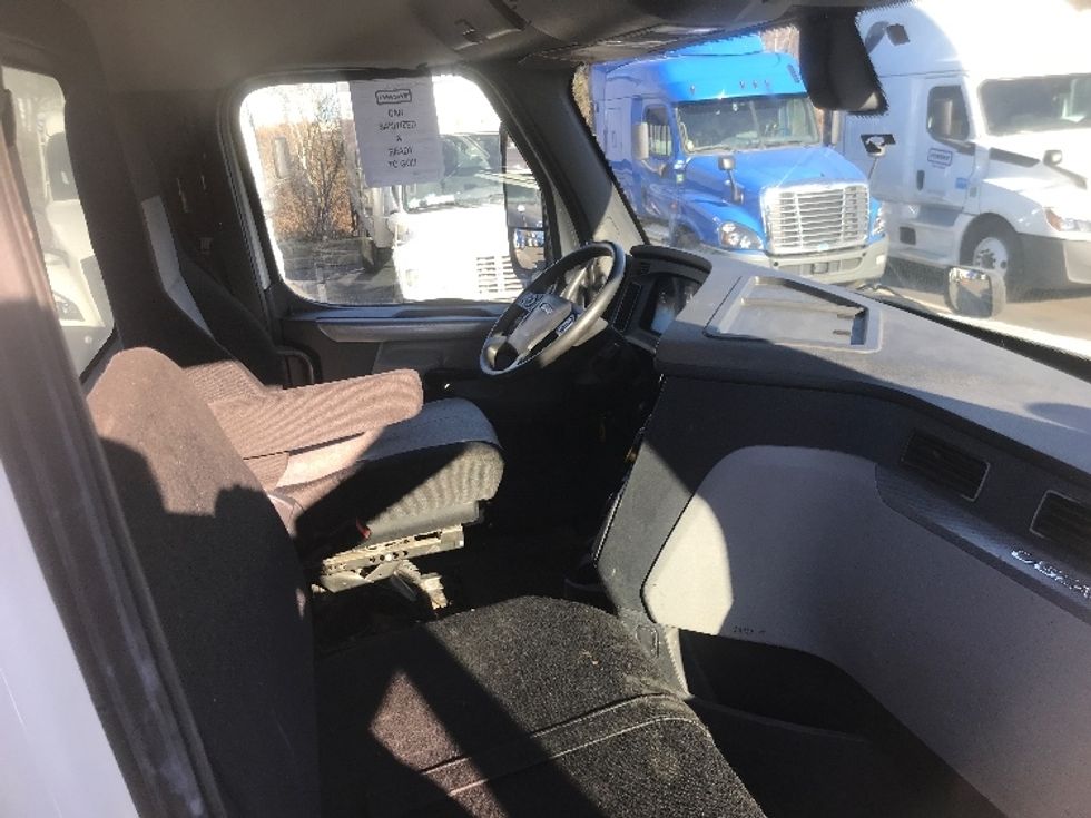 Day Cab Tractor-Heavy Duty Tractors-Freightliner-2019-T12664ST-Jessup-PA-339,864\n\t\tmiles-$ 53,500 - Image 14