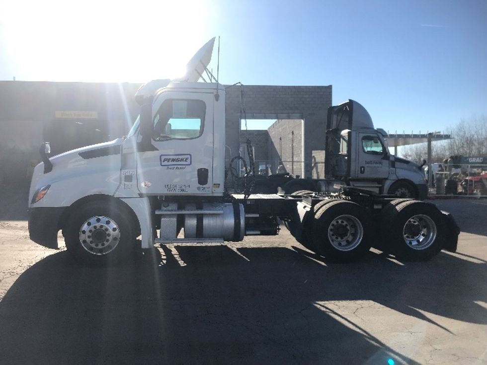 Day Cab Tractor-Heavy Duty Tractors-Freightliner-2019-T12664ST-Jessup-PA-339,864\n\t\tmiles-$ 53,500 - Image 4