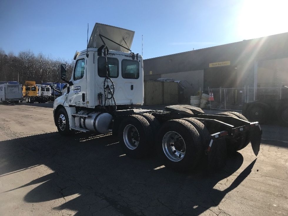 Day Cab Tractor-Heavy Duty Tractors-Freightliner-2019-T12664ST-Jessup-PA-339,864\n\t\tmiles-$ 53,500 - Image 5