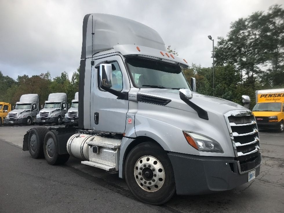 Day Cab Tractor-Heavy Duty Tractors-Freightliner-2019-T12664ST-Jessup-PA-384,004\n\t\tmiles-$ 51,750 - Image 1