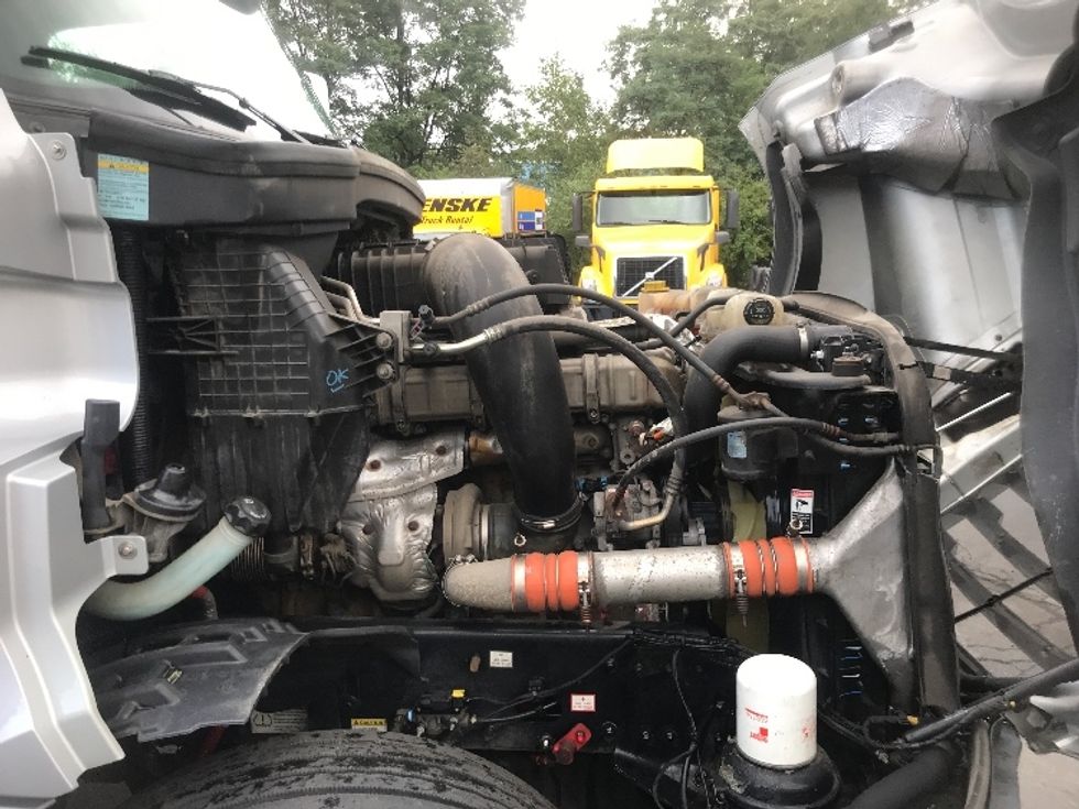 Day Cab Tractor-Heavy Duty Tractors-Freightliner-2019-T12664ST-Jessup-PA-384,004\n\t\tmiles-$ 51,750 - Image 15