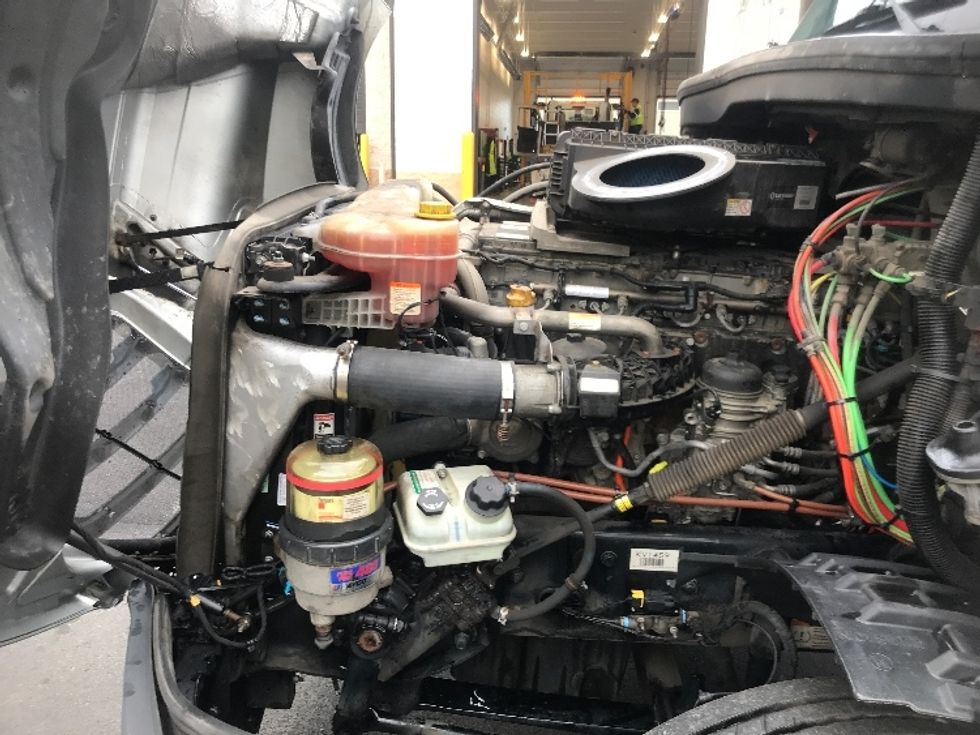 Day Cab Tractor-Heavy Duty Tractors-Freightliner-2019-T12664ST-Jessup-PA-384,004\n\t\tmiles-$ 51,750 - Image 16