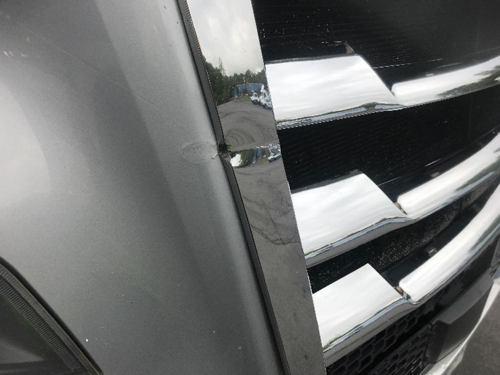 Day Cab Tractor-Heavy Duty Tractors-Freightliner-2019-T12664ST-Jessup-PA-384,004\n\t\tmiles-$ 51,750 - Image 17